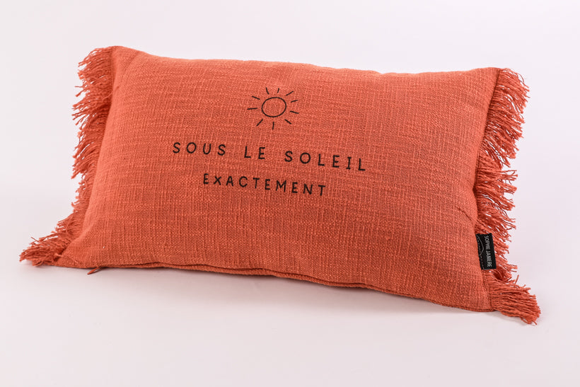 Coussin rectangle franges sous le soleil