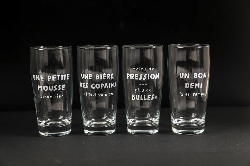 4 verres à bière une petite mousse sinon rien