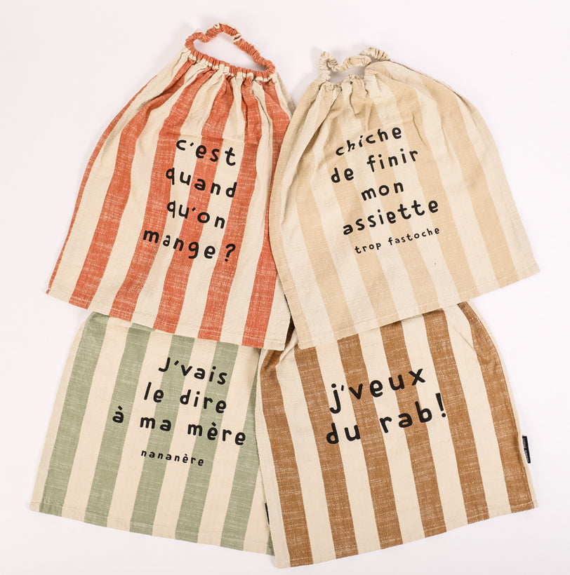 Lot de 4 bavoirs qui va à la cantoche (rayures)