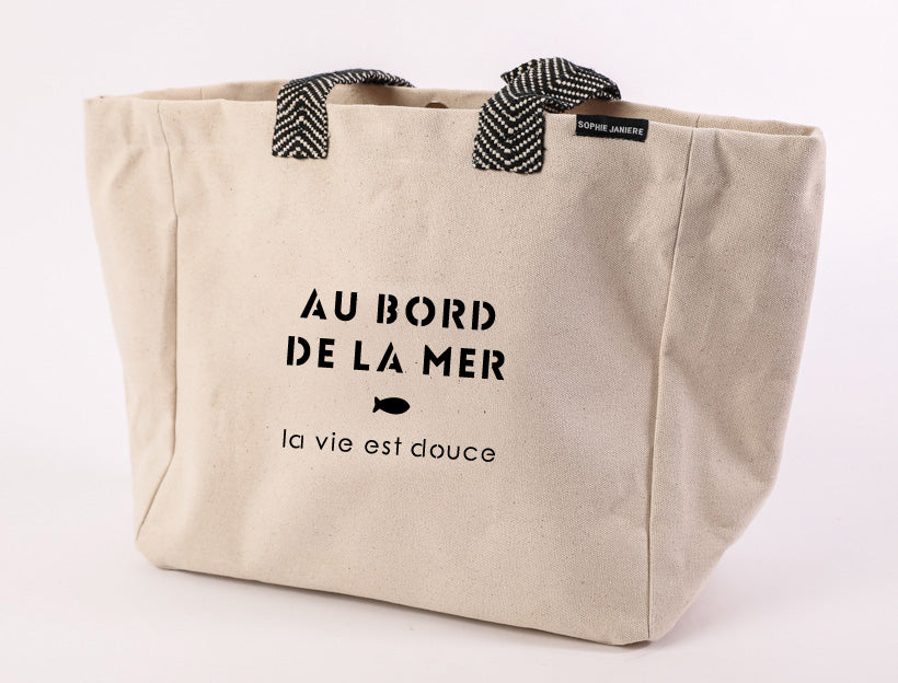 Sac Malo au bord de la mer